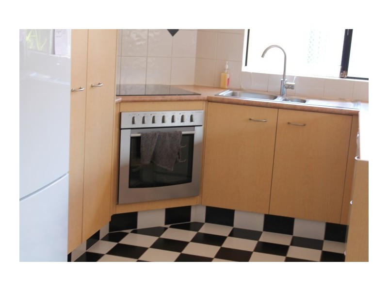 7-13 Barranbali Street, Chevron Island QLD 4217