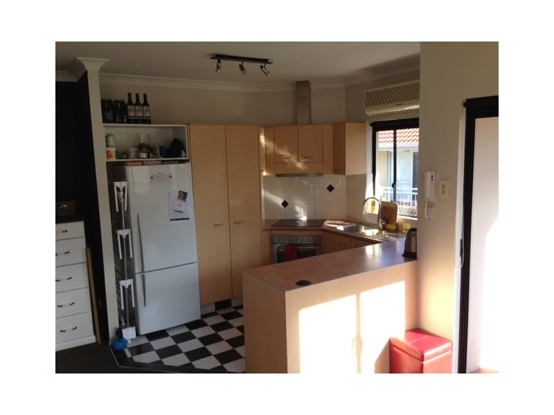 7-13 Barranbali Street, Chevron Island QLD 4217