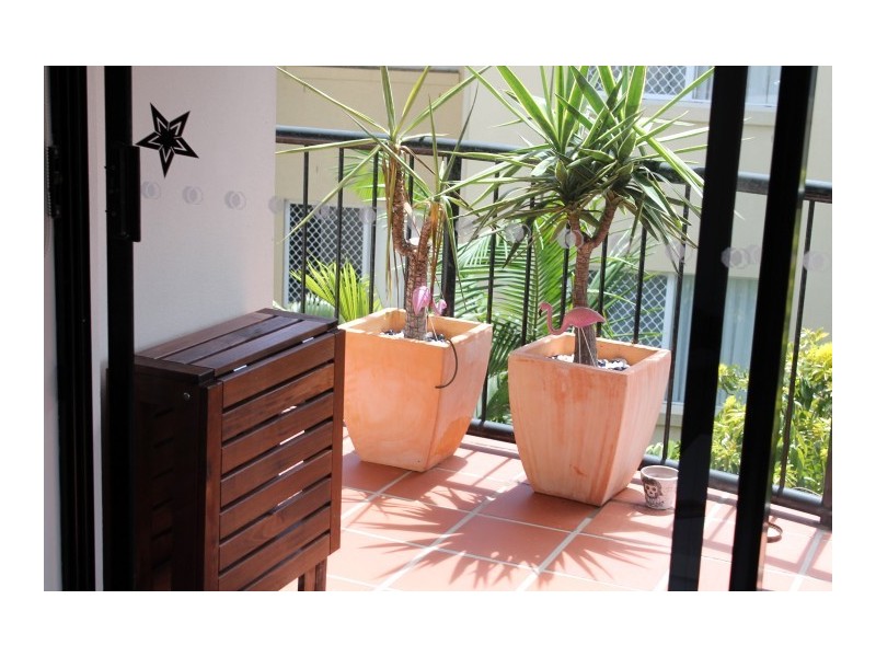 7-13 Barranbali Street, Chevron Island QLD 4217