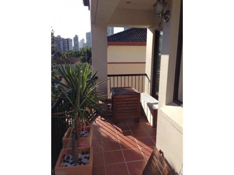 7-13 Barranbali Street, Chevron Island QLD 4217