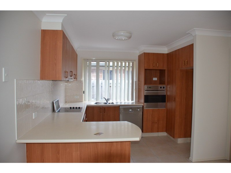 6 Yamie Ave, Varsity Lakes QLD 4227