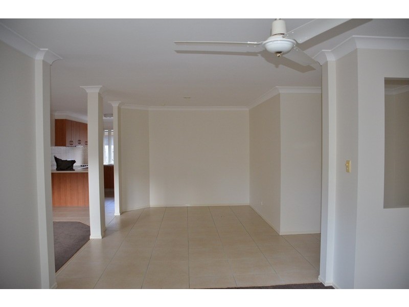 6 Yamie Ave, Varsity Lakes QLD 4227