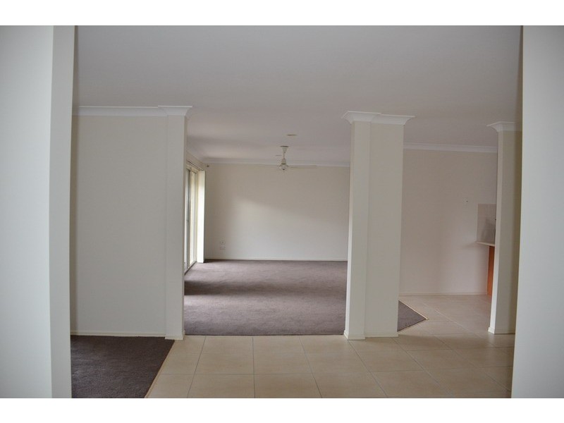 6 Yamie Ave, Varsity Lakes QLD 4227