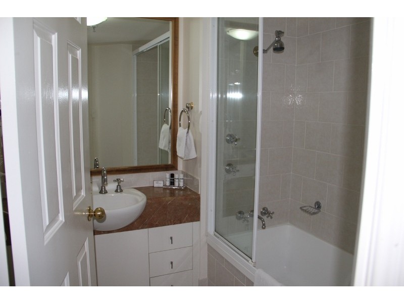 1142/2633 Gold Coast Highway, Broadbeach QLD 4218