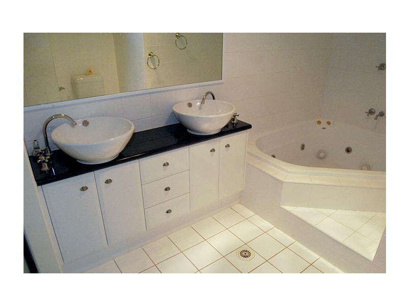 24/2 Ridgeline Way, Highland Park QLD 4211