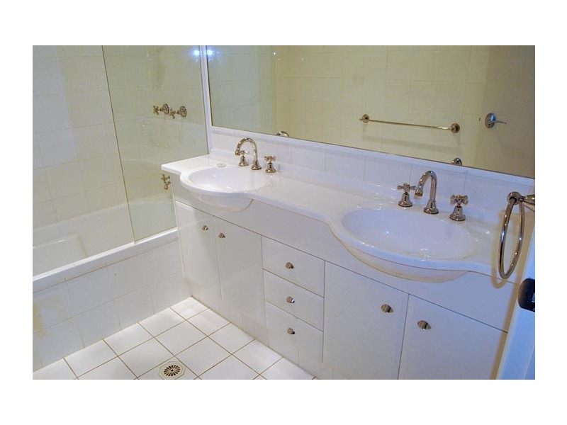 24/2 Ridgeline Way, Highland Park QLD 4211