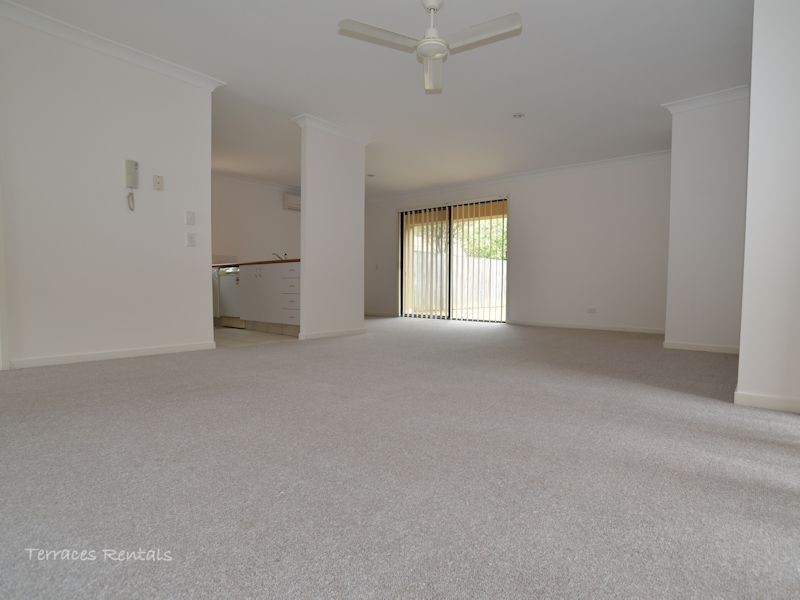1a/24 Amsonia Court,, Arundel QLD 4214