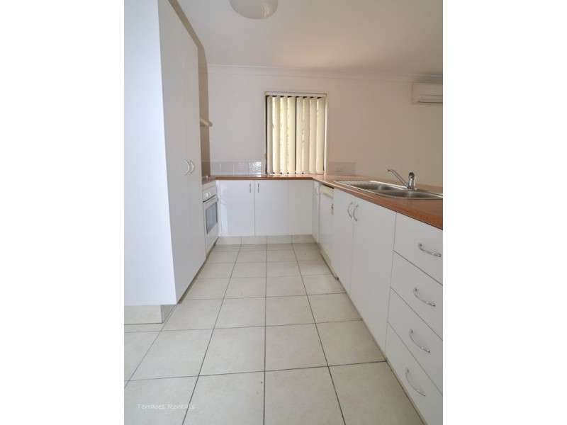 1a/24 Amsonia Court,, Arundel QLD 4214