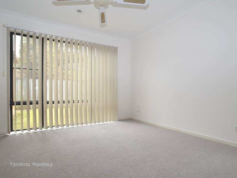 1a/24 Amsonia Court,, Arundel QLD 4214