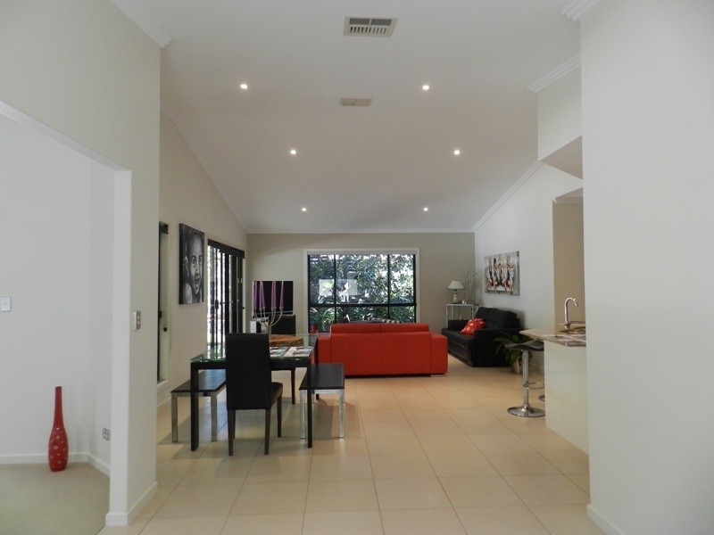 4 Corvus Way, Robina QLD 4226