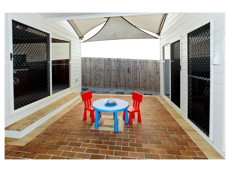 8 a Brennan Road, Scarborough QLD 4020