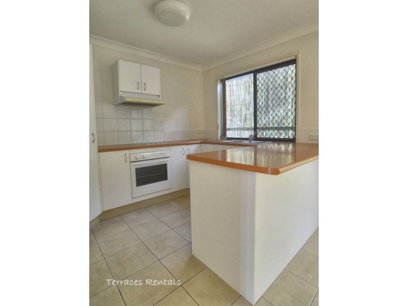 01/24 Amsonia Court,, Arundel QLD 4214
