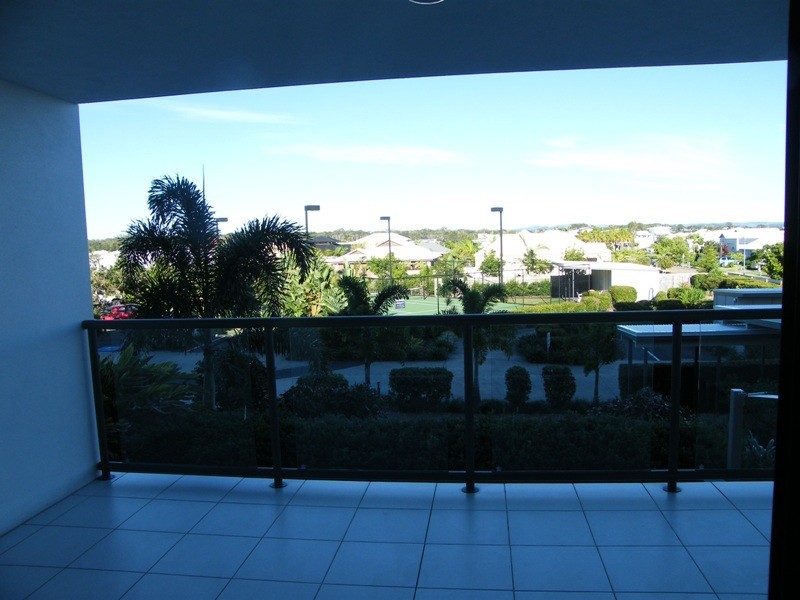16/4 Grand Parade, Kawana Island QLD 4575