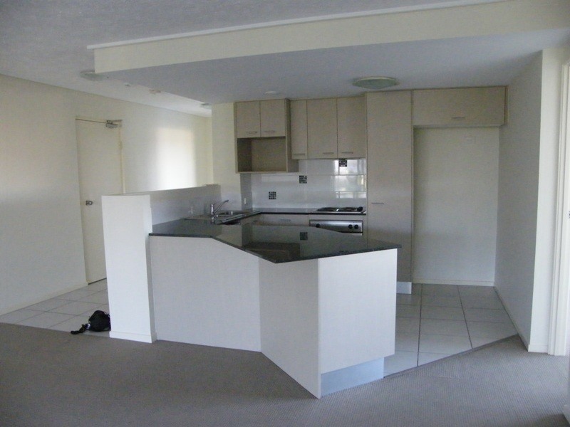 16/4 Grand Parade, Kawana Island QLD 4575