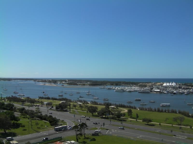 4/1 Como Crescent, Southport QLD 4215