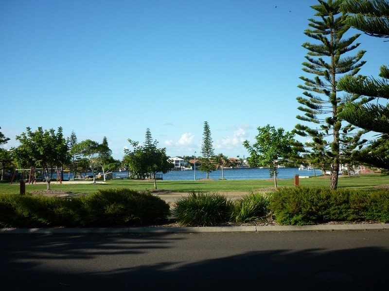 49/4 Grand Parade, Kawana Island QLD 4575