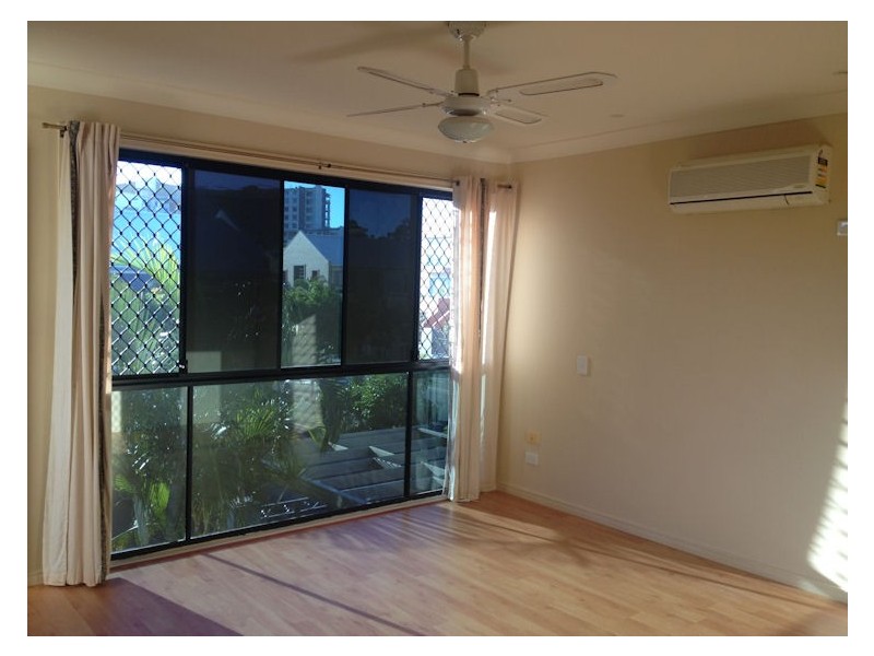 124 Varsity Parade, Varsity Lakes QLD 4227