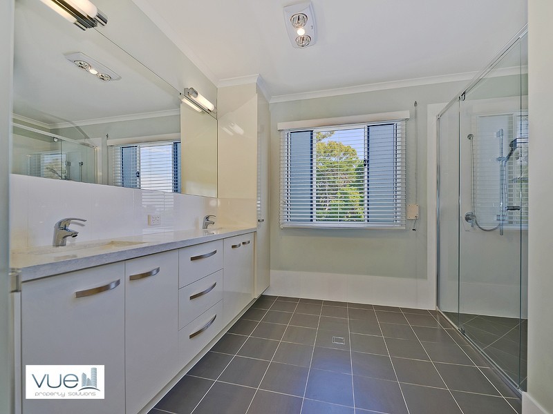 31 Seaville Avenue, Scarborough QLD 4020