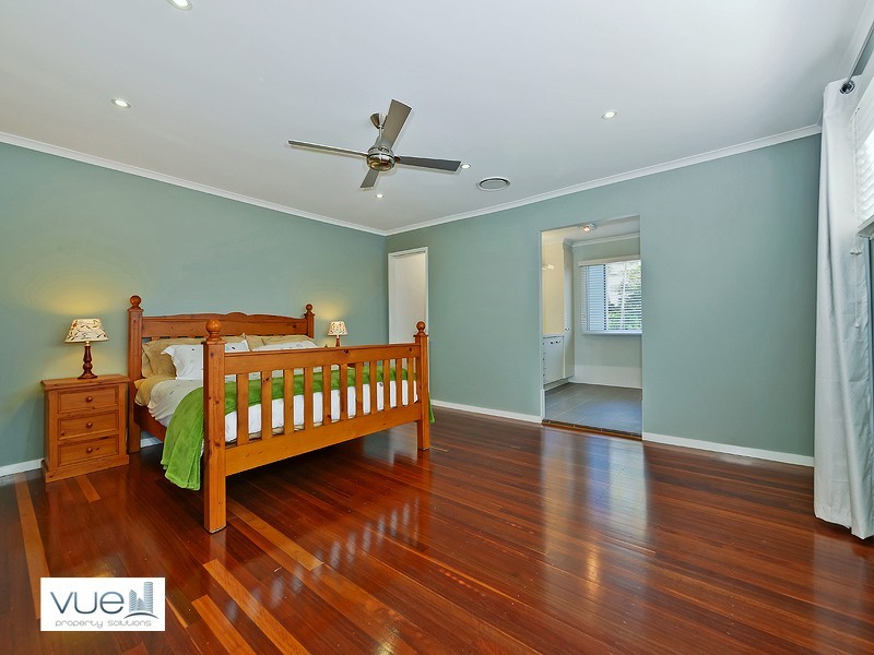 31 Seaville Avenue, Scarborough QLD 4020