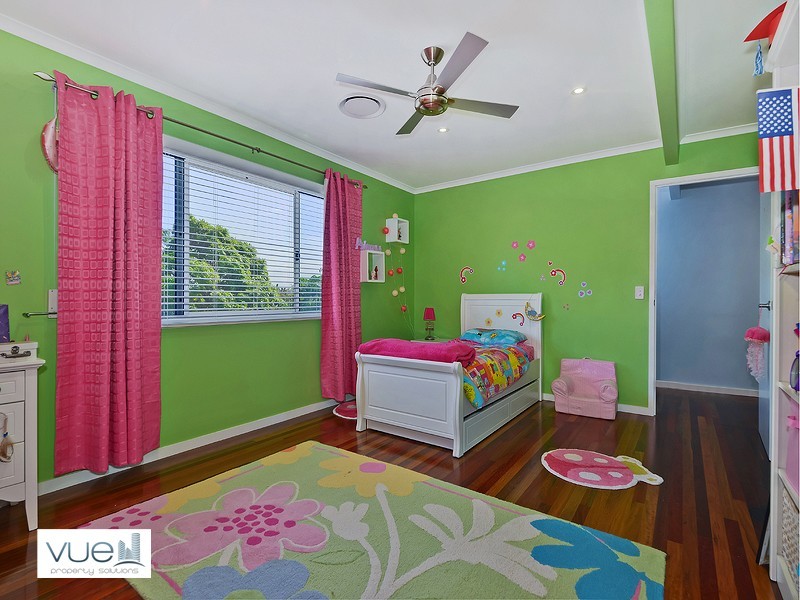 31 Seaville Avenue, Scarborough QLD 4020