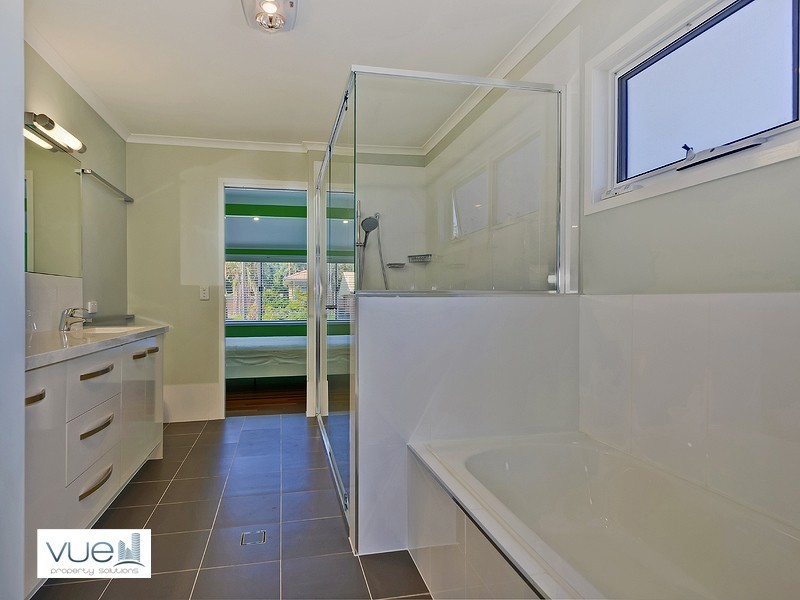 31 Seaville Avenue, Scarborough QLD 4020