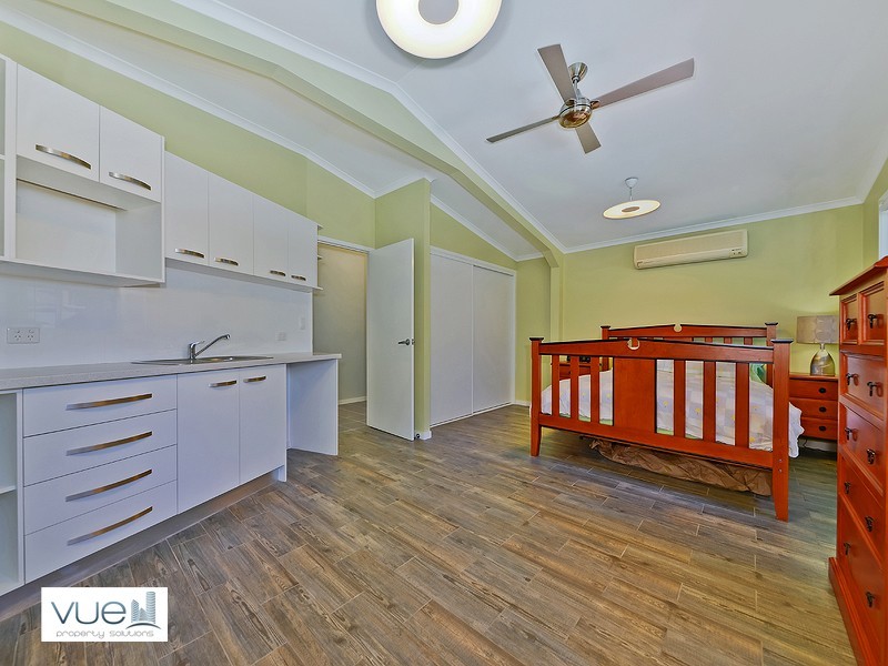 31 Seaville Avenue, Scarborough QLD 4020