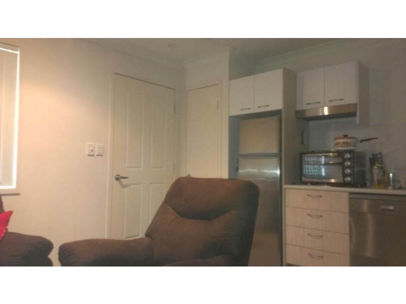 3/5 Judith St, Flinders View QLD 4305