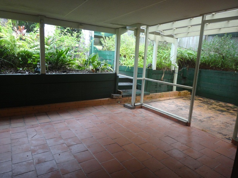 16 Tambourah Drive, Benowa QLD 4217