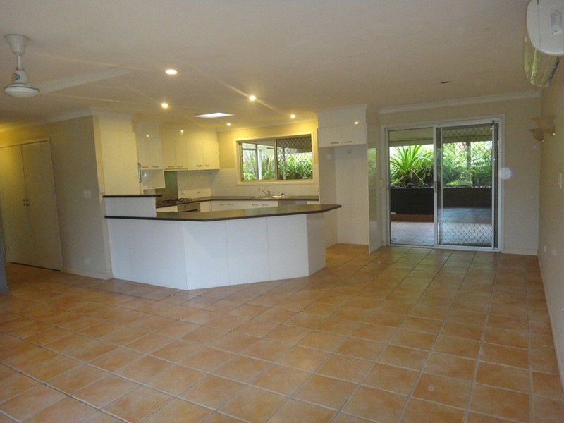 16 Tambourah Drive, Benowa QLD 4217