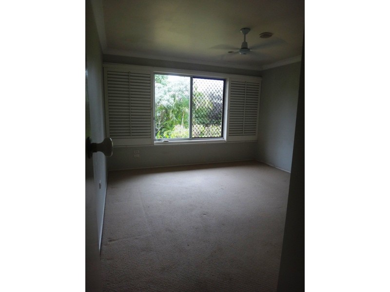 16 Tambourah Drive, Benowa QLD 4217