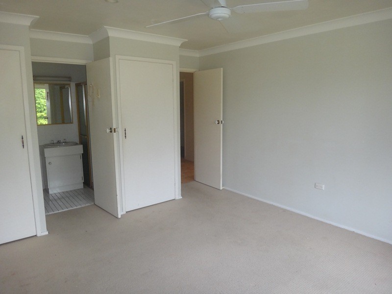 16 Tambourah Drive, Benowa QLD 4217