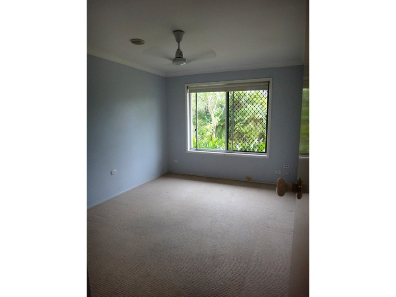 16 Tambourah Drive, Benowa QLD 4217