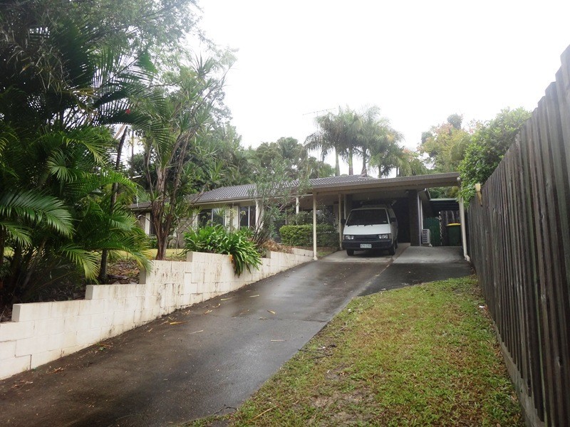 16 Tambourah Drive, Benowa QLD 4217