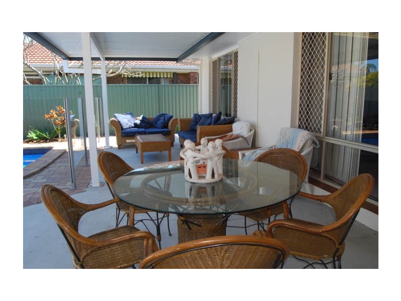 25 Coronet Crescent, Burleigh Waters QLD 4220