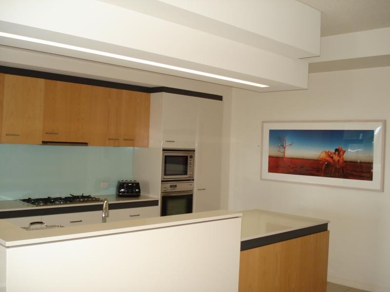 98 Thorn St, Kangaroo Point QLD 4169