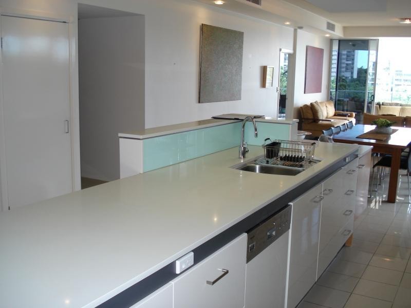 98 Thorn St, Kangaroo Point QLD 4169