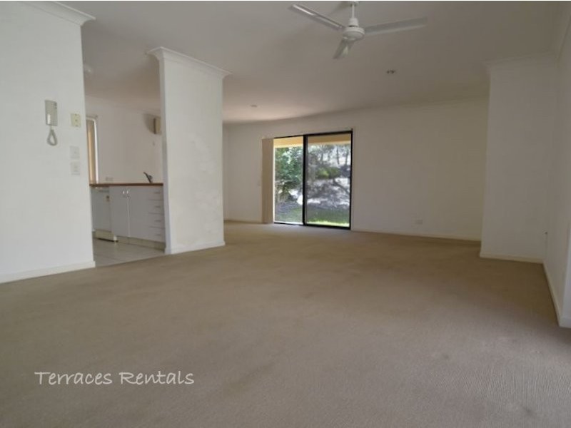 1D/24 Amsonia Court,, Arundel QLD 4214
