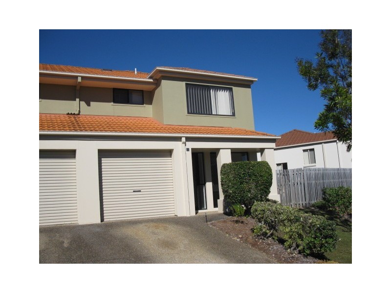 74 Universal St, Pacific Pines QLD 4211