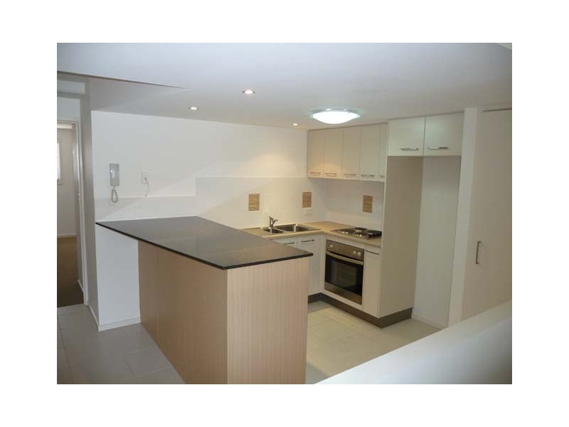 32/10 Grand Parade, Kawana Island QLD 4575