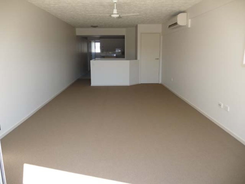 32/10 Grand Parade, Kawana Island QLD 4575
