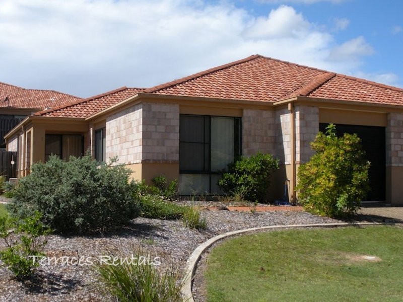 1a/24 Amsonia Court,, Arundel QLD 4214