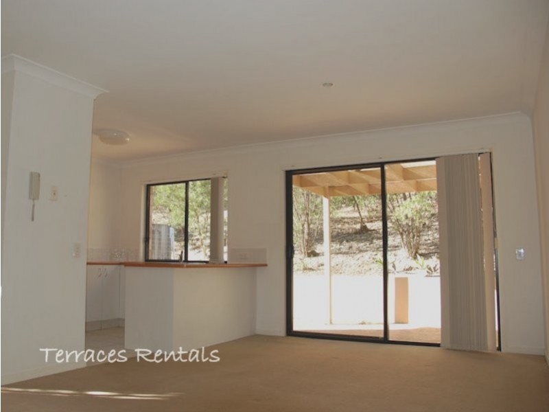 1a/24 Amsonia Court,, Arundel QLD 4214