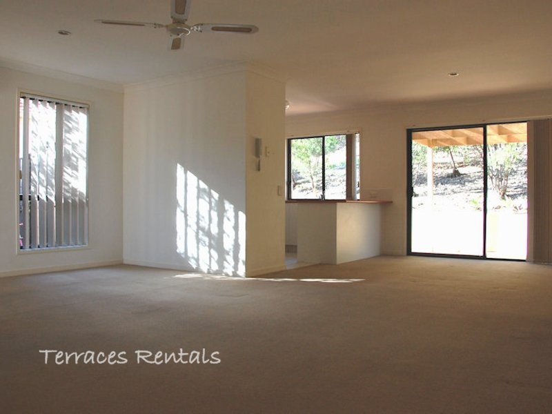 1a/24 Amsonia Court,, Arundel QLD 4214