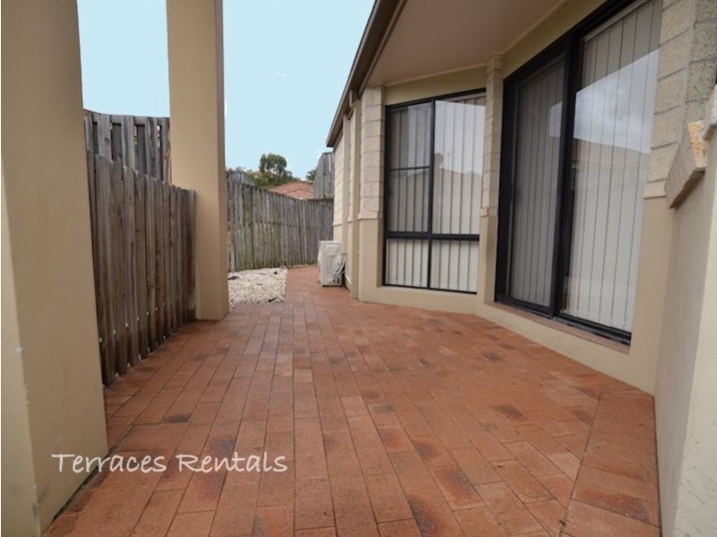 1b/24 Amsonia Court,, Arundel QLD 4214