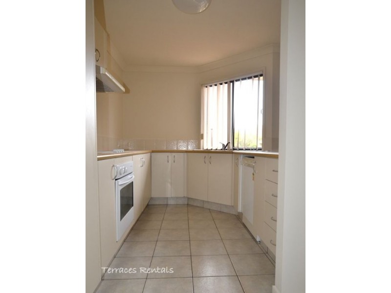 1b/24 Amsonia Court,, Arundel QLD 4214