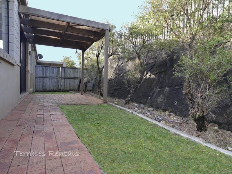 1a/24 Amsonia Court,, Arundel QLD 4214