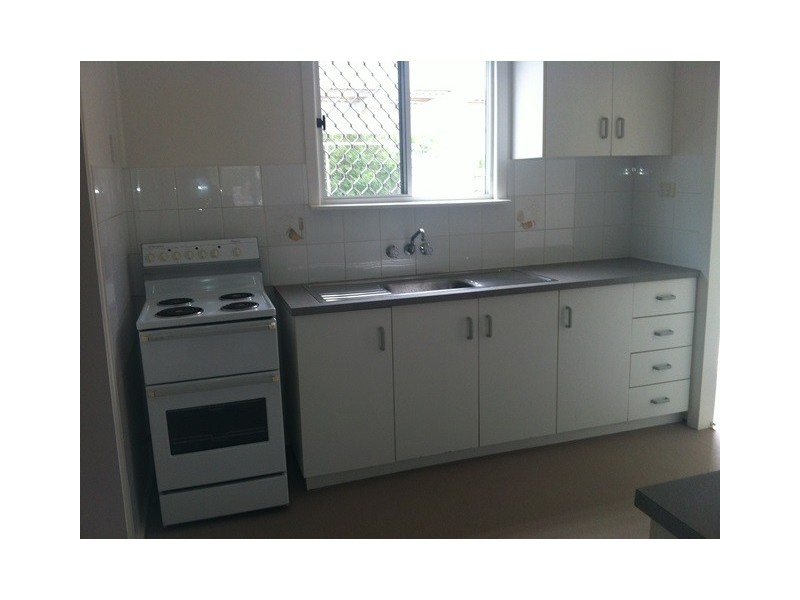 2/10 Garnet Street, Scarborough QLD 4020