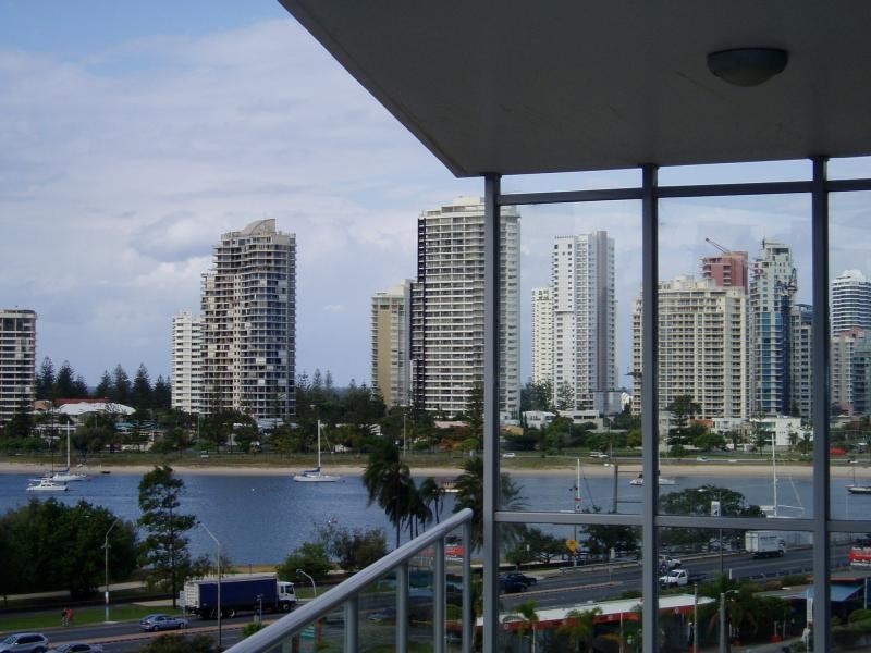 1 Como Crescent, Southport QLD 4215