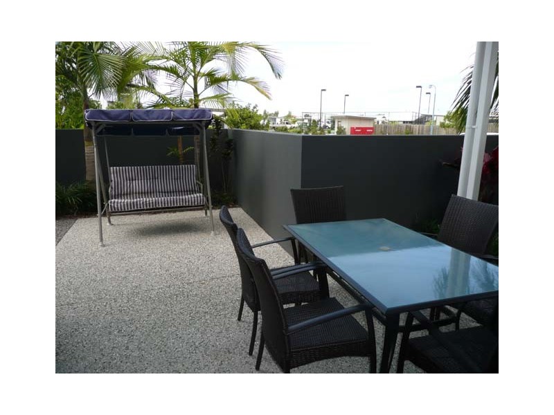5/10 Grand Parade, Kawana Island QLD 4575