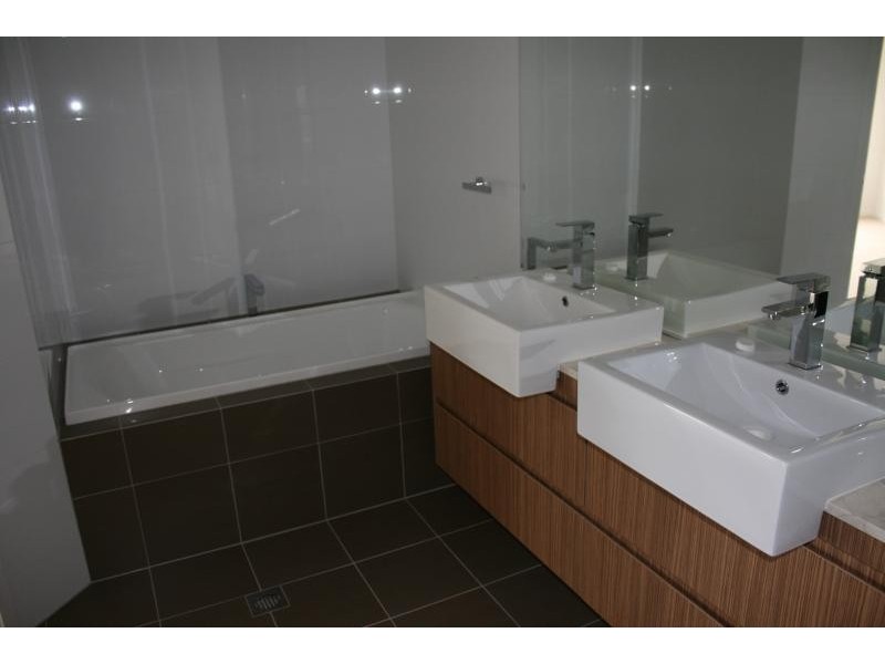 9 Moores Crescent, Varsity Lakes QLD 4227